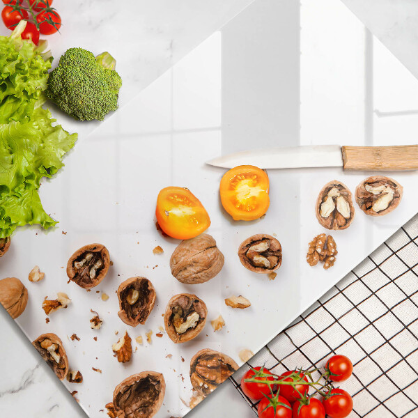 Sklenená doska na krájanie Orechy na bielom pozadí