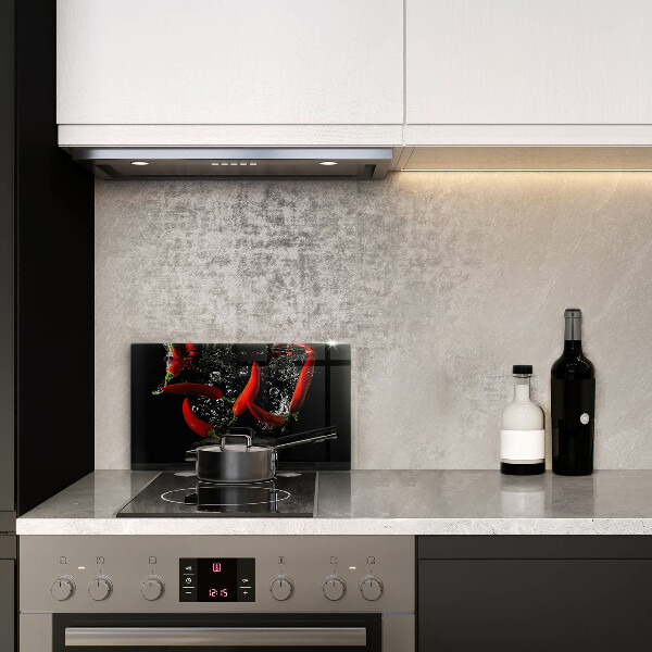 Sklenená doska na krájanie Chilli papričky vo vode