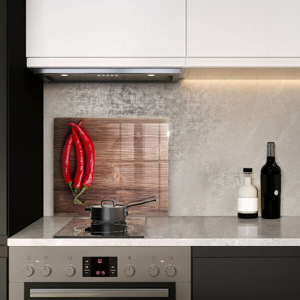 Sklenená doska na krájanie Chilli papričky na dreve