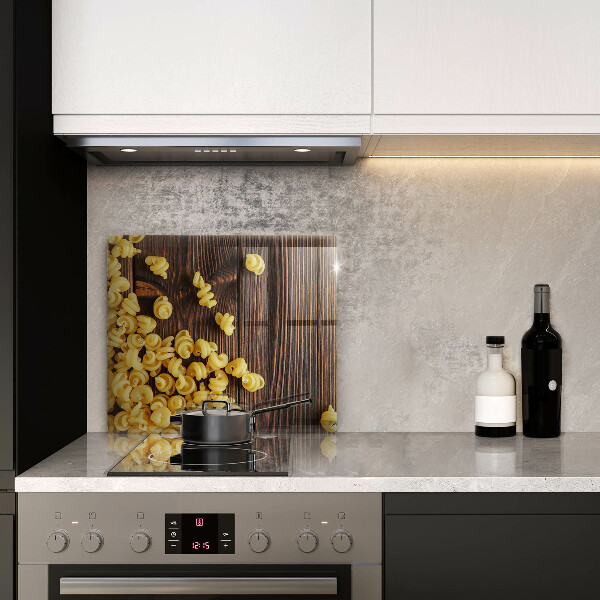 Sklenená doska na krájanie Cestoviny na stole