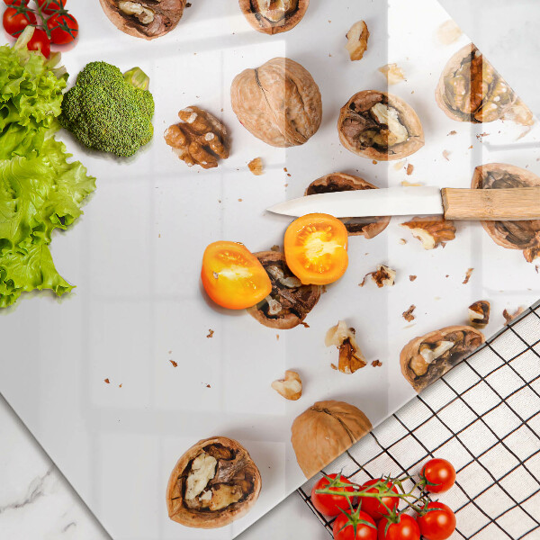 Tvrdené sklo za varnú dosku Orechy na bielom pozadí