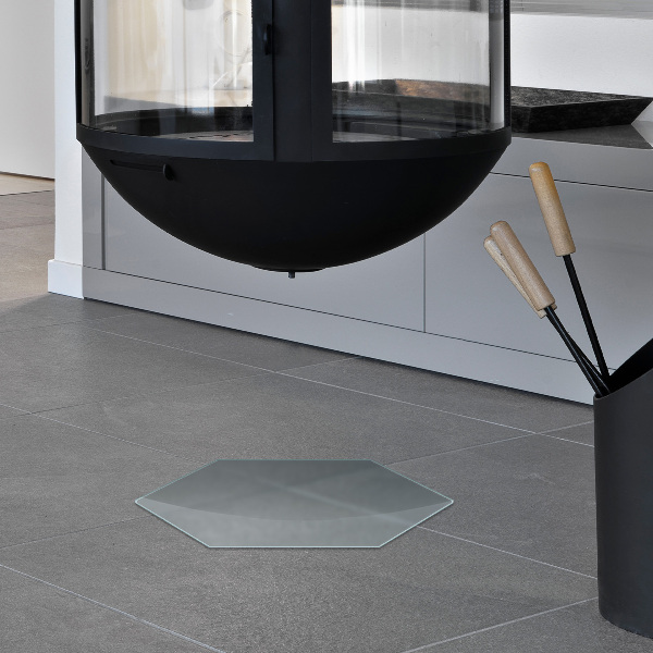 Štvrtinová polopriehľadná podložka pod krb h40 cm