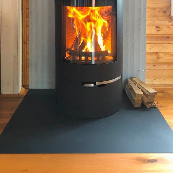 Podložka pod krbové kachle z čierneho plechu 100x80 cm