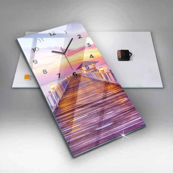 Vertikálne hodiny Most v prístave večer