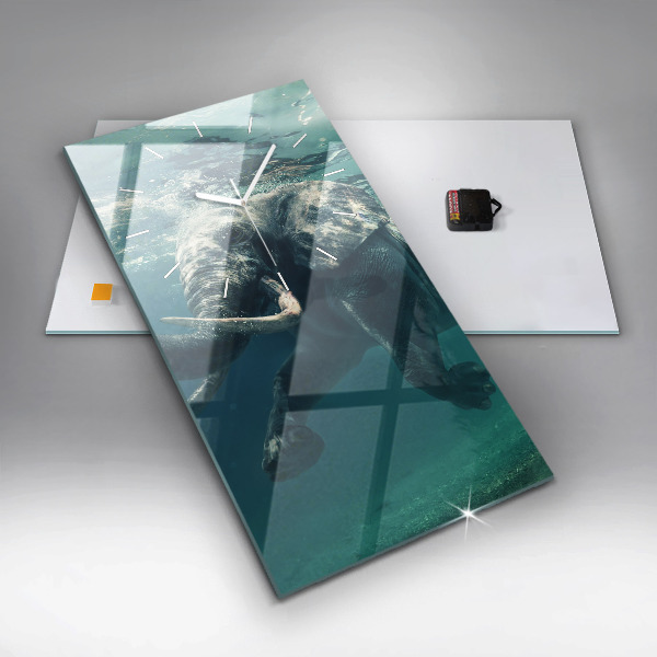 Vertikálne hodiny Slon plávajúci v oceáne