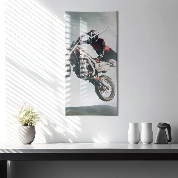 Vertikálne hodiny Adrenalín v motoristickom štýle