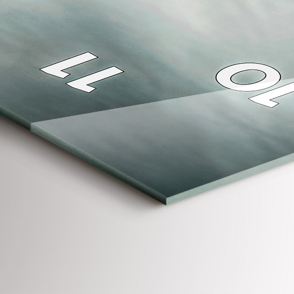 Vertikálne hodiny Adrenalín v motoristickom štýle