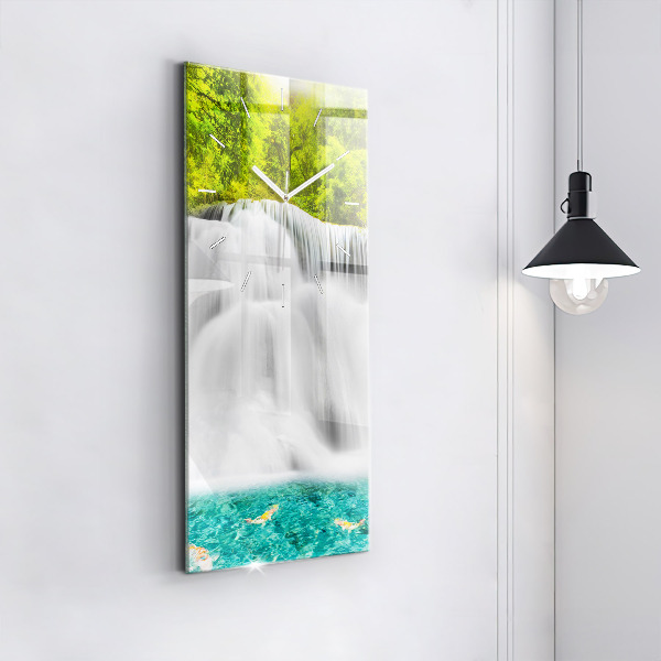 Vertikálne hodiny Vodopád v Thajsku