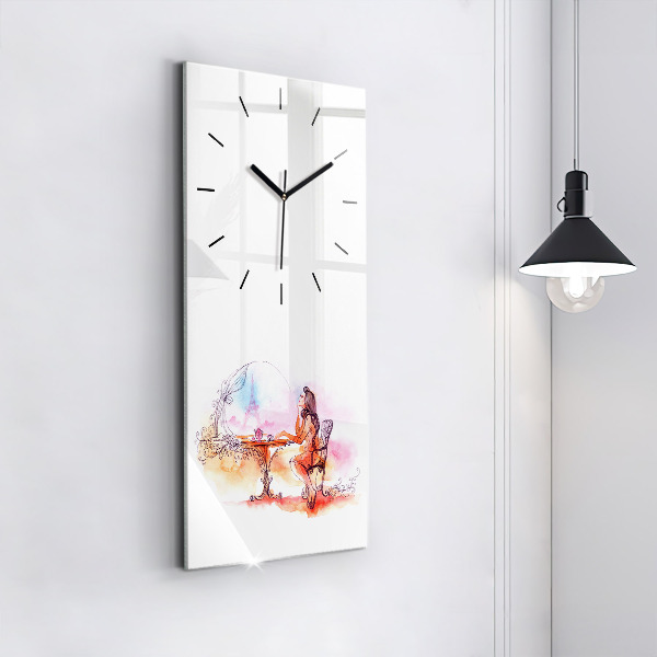 Vertikálne hodiny Žena pije čaj