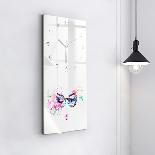 Vertikálne hodiny Žena s okuliarmi