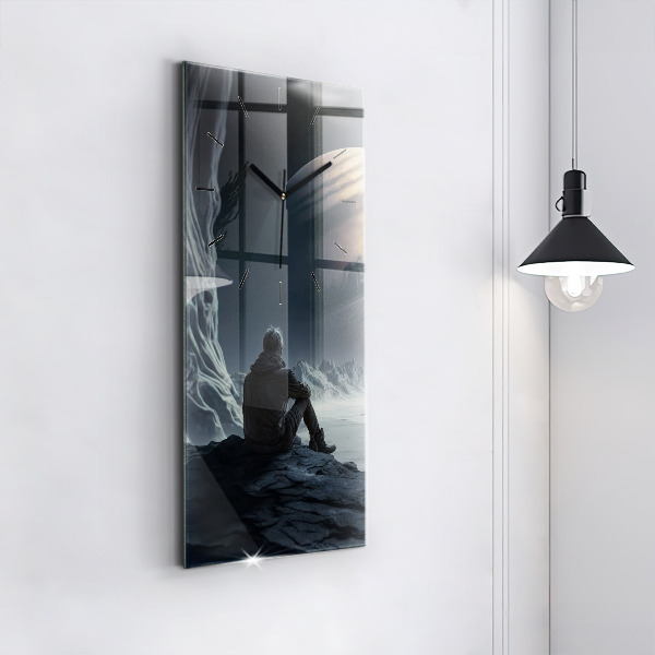 Vertikálne hodiny Muž na pozadí mesiaca