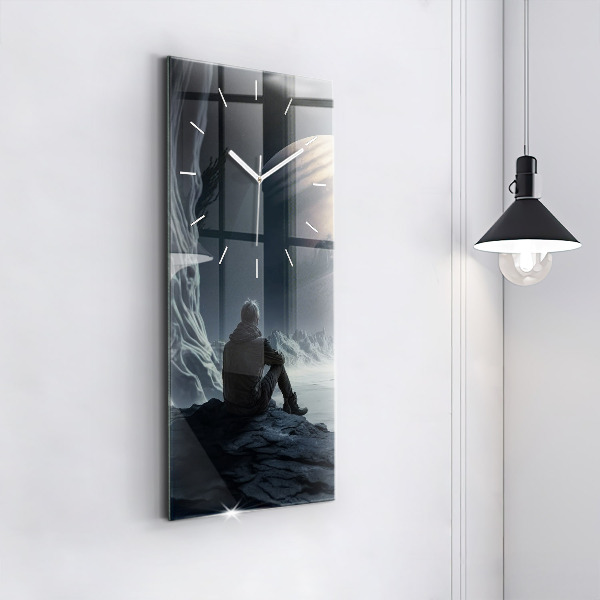 Vertikálne hodiny Muž na pozadí mesiaca