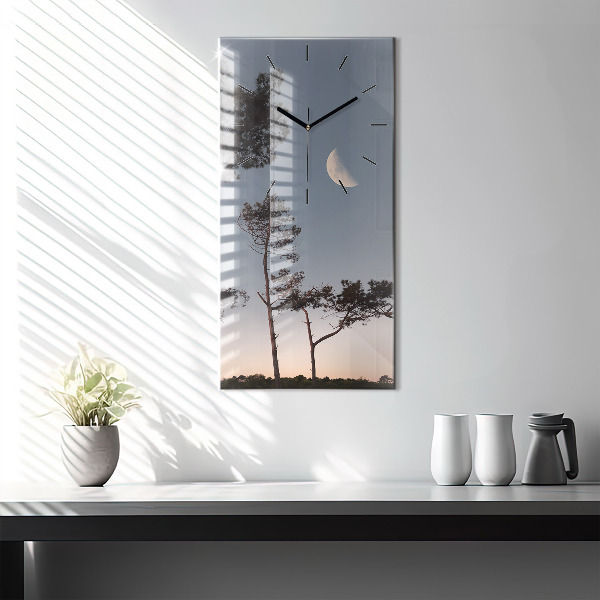 Vertikálne hodiny Polmesiac a stromy