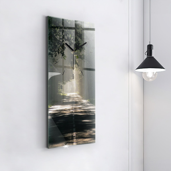 Vertikálne hodiny Lesná cesta a pruhy slnečného svetla