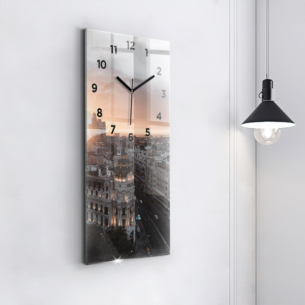 Vertikálne hodiny Mestá pri západe slnka