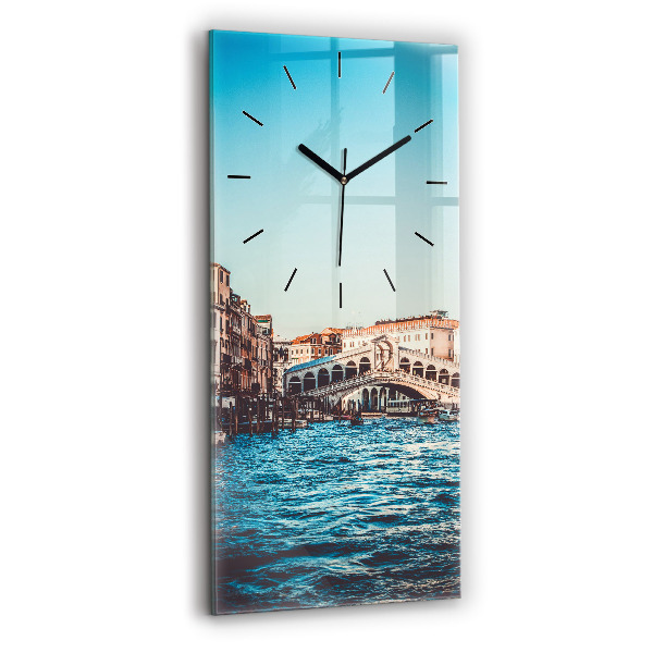 Vertikálne hodiny Most Rialto v Benátkach