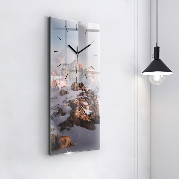 Vertikálne hodiny Hora pokrytá snehom
