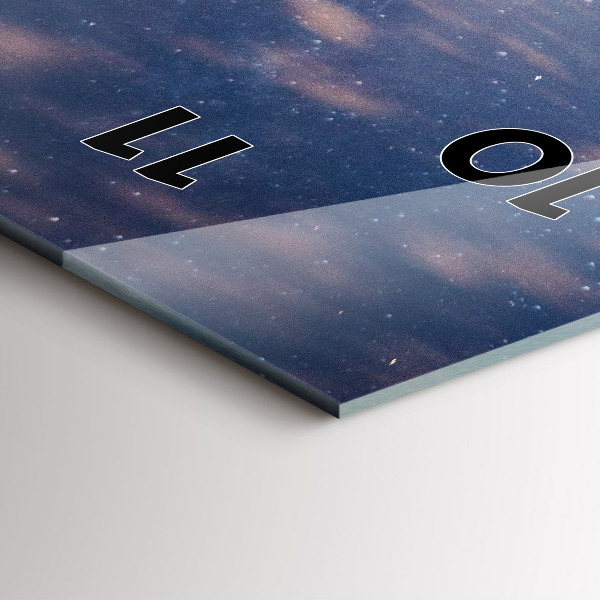 Vertikálne hodiny Hory pri západe slnka