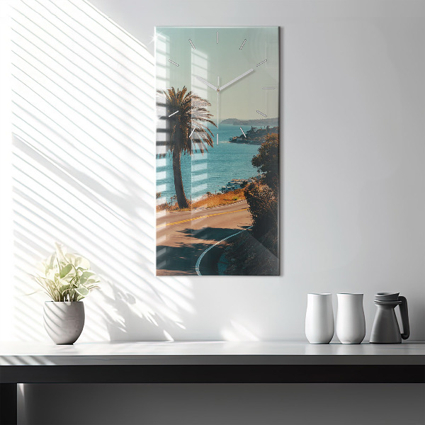 Vertikálne hodiny Palmy v Malibu