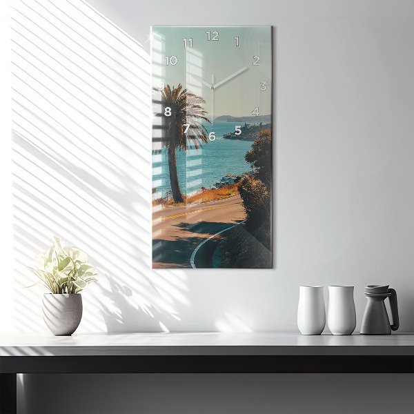 Vertikálne hodiny Palmy v Malibu