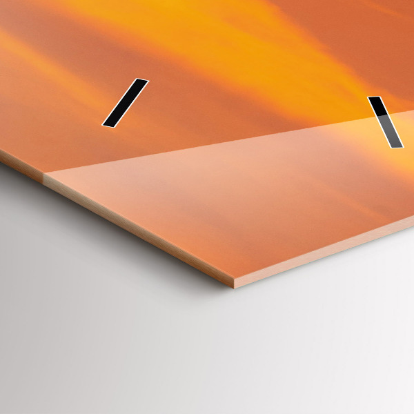 Vertikálne hodiny Balaton vo večerných hodinách