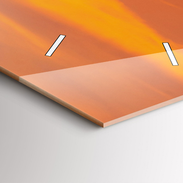 Vertikálne hodiny Balaton vo večerných hodinách