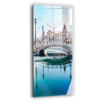 Vertikálne hodiny Plaza de España v Seville