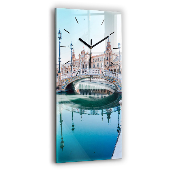 Vertikálne hodiny Plaza de España v Seville