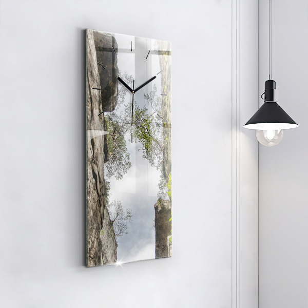 Vertikálne hodiny Skalné mesto v Českej republike