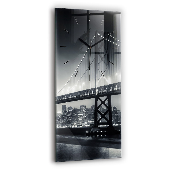 Vertikálne hodiny Most v nočnom San Franciscu