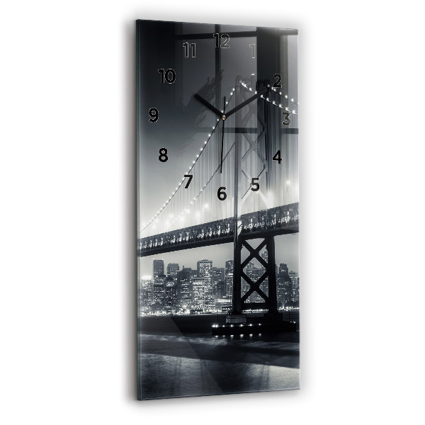 Vertikálne hodiny Most v nočnom San Franciscu
