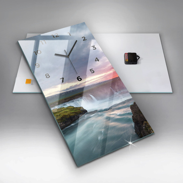 Vertikálne hodiny Krajina s vodopádom