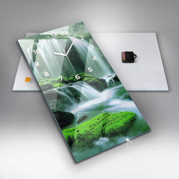 Vertikálne hodiny Vodopád medzi machom