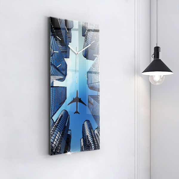 Vertikálne hodiny Lietadlo nad budovami