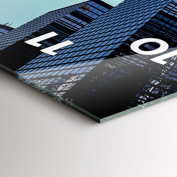 Vertikálne hodiny Lietadlo nad budovami