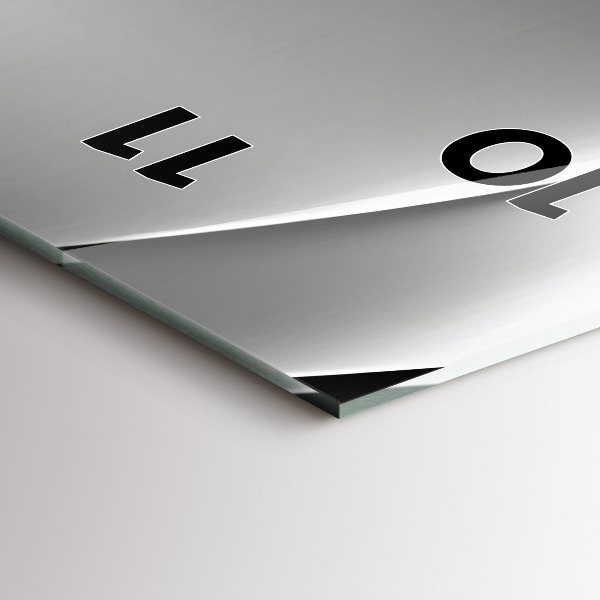 Vertikálne hodiny Strieborná abstrakcia