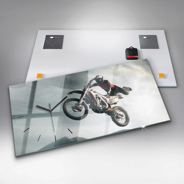 Horizontálne hodiny Adrenalín v motoristickom štýle