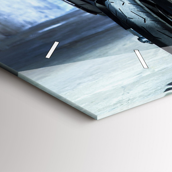 Horizontálne hodiny Motorka v uličke