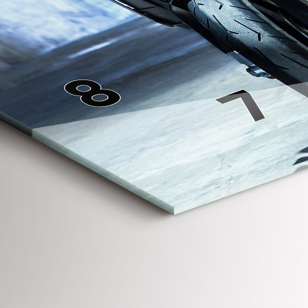 Horizontálne hodiny Motorka v uličke