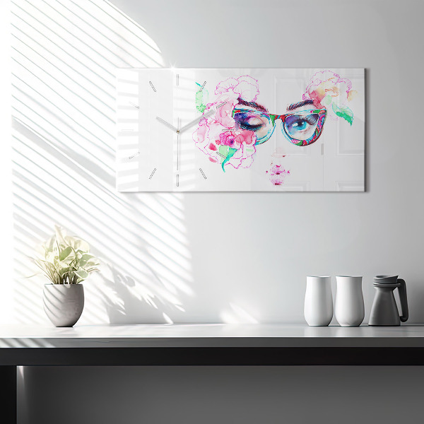Horizontálne hodiny Tvár ženy s okuliarmi