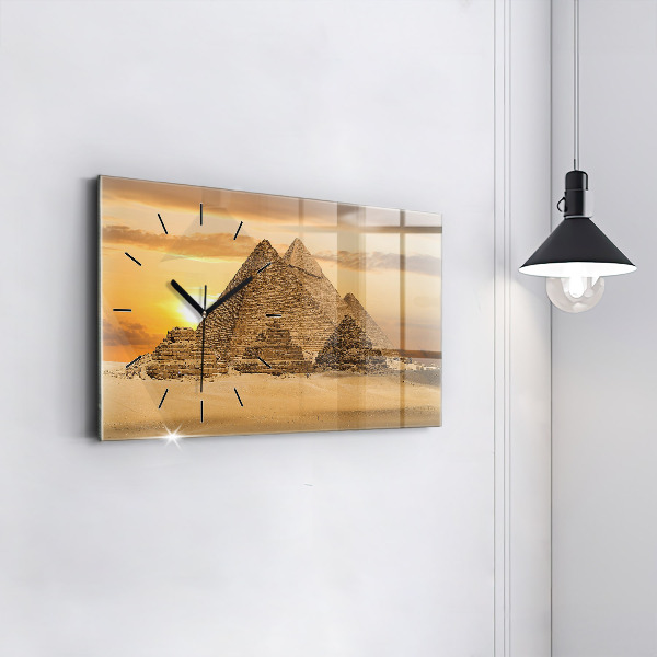 Horizontálne hodiny Pyramídy a západ slnka