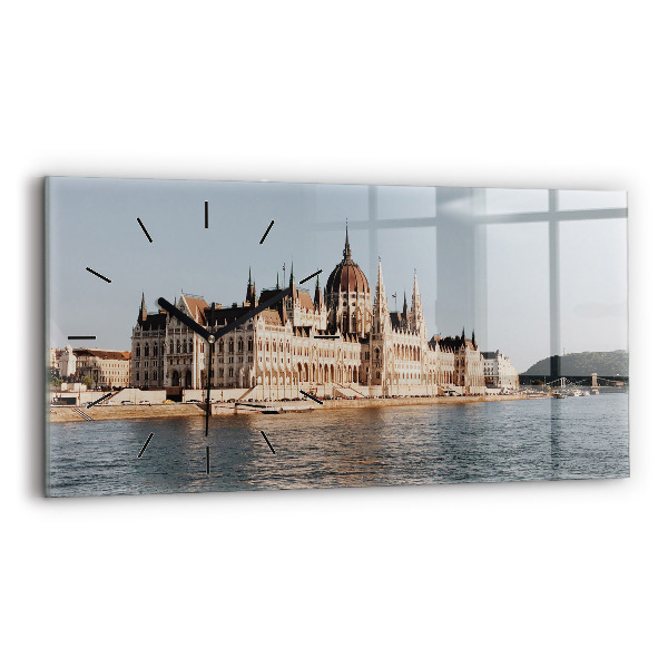 Horizontálne hodiny Parlament v Budapešti
