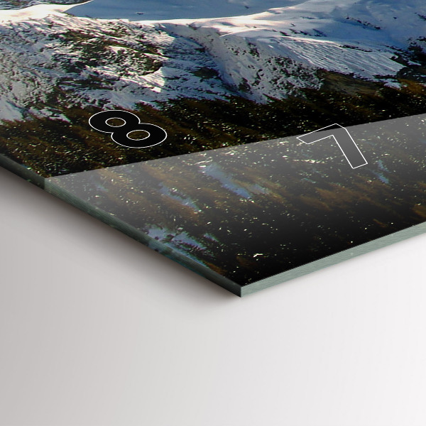 Horizontálne hodiny Hory pod modrou oblohou