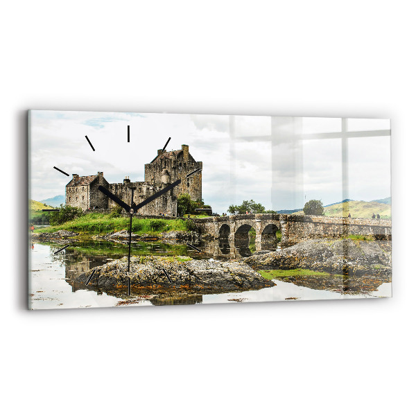 Horizontálne hodiny Hrad Eilean Donan v Škótsku