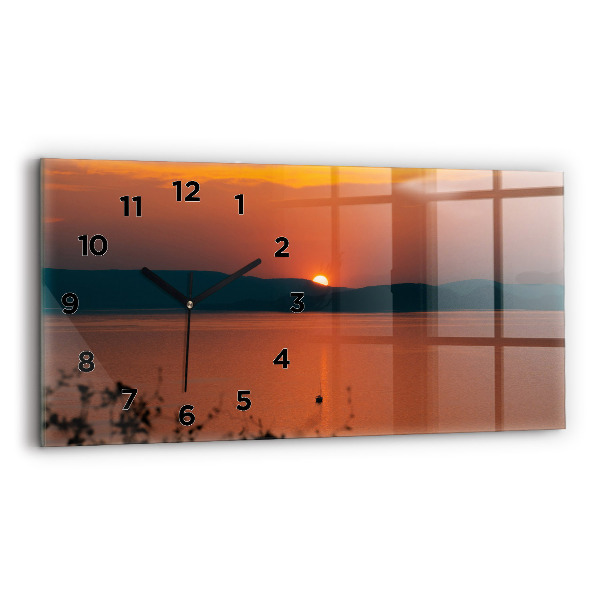 Horizontálne hodiny Balaton vo večerných hodinách