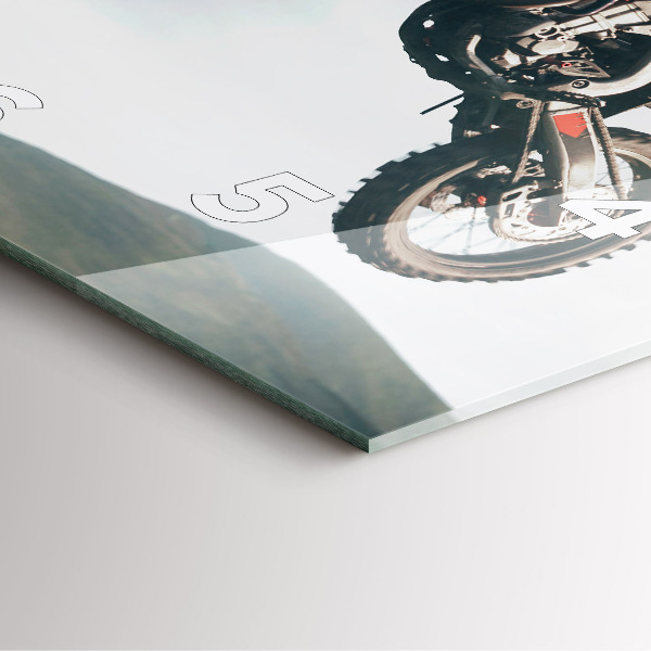 Štvorcové hodiny Adrenalín v motoristickom štýle