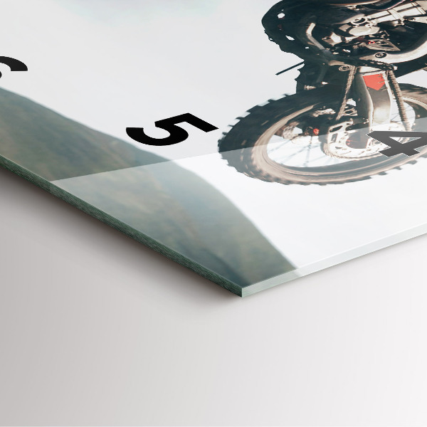 Štvorcové hodiny Adrenalín v motoristickom štýle