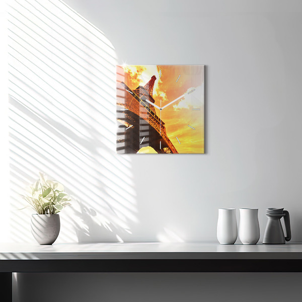 Štvorcové hodiny Eiffelova veža v Paríži