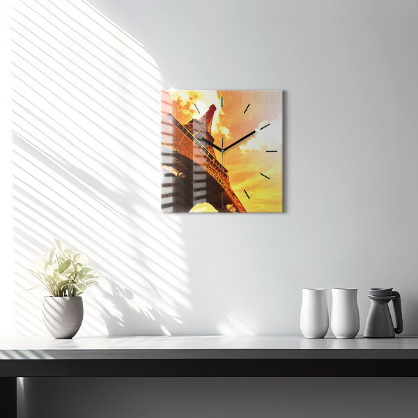 Štvorcové hodiny Eiffelova veža v Paríži