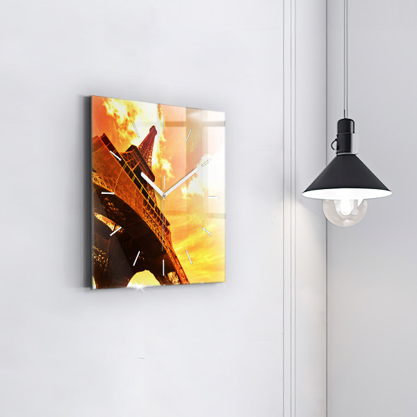 Štvorcové hodiny Eiffelova veža v Paríži